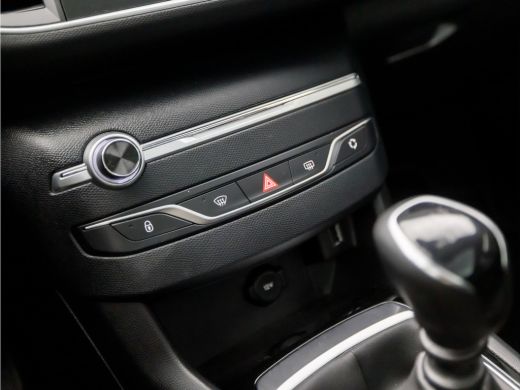 Peugeot 308 SW 1.2 PureTech Sport (PANORAMADAK, APPLE CARPLAY, GROOT NAVI, GETINT GLAS, SPORTSTOELEN, PARKEER... ActivLease financial lease