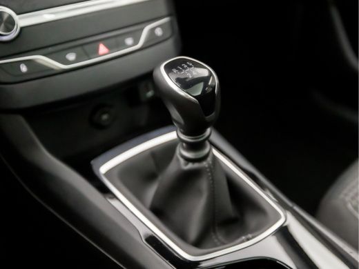 Peugeot 308 SW 1.2 PureTech Sport (PANORAMADAK, APPLE CARPLAY, GROOT NAVI, GETINT GLAS, SPORTSTOELEN, PARKEER... ActivLease financial lease
