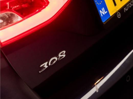 Peugeot 308 SW 1.2 PureTech Sport (PANORAMADAK, APPLE CARPLAY, GROOT NAVI, GETINT GLAS, SPORTSTOELEN, PARKEER... ActivLease financial lease