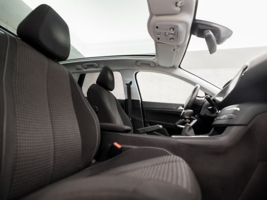 Peugeot 308 SW 1.2 PureTech Sport (PANORAMADAK, APPLE CARPLAY, GROOT NAVI, GETINT GLAS, SPORTSTOELEN, PARKEER... ActivLease financial lease