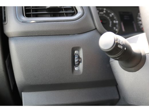 Renault Master 2.3 dCi 145pk Bakwagen met Laadklep ActivLease financial lease