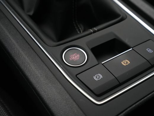 Seat Leon 1.0 TSI 110pk Style Business Intense Navi via app Camera Pdc Acc 158 ActivLease financial lease