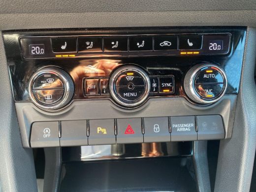 Skoda Karoq 1.5 TSI ACT Sportline Business | 150 PK | Canton Sound | A-Camera | Trekhaak | ACC | ActivLease financial lease