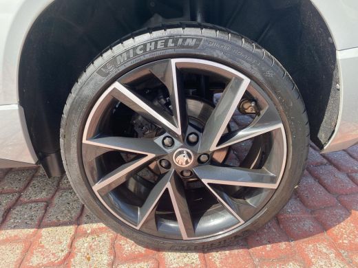 Skoda Karoq 1.5 TSI ACT Sportline Business | 150 PK | Canton Sound | A-Camera | Trekhaak | ACC | ActivLease financial lease