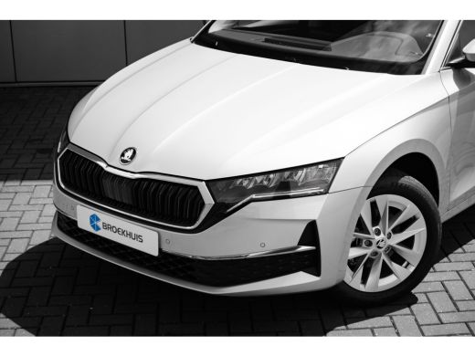 Skoda Octavia Combi Business Edition | Achteruitrijcamera | Chromen grille | Cruise control met speedlimiter ActivLease financial lease