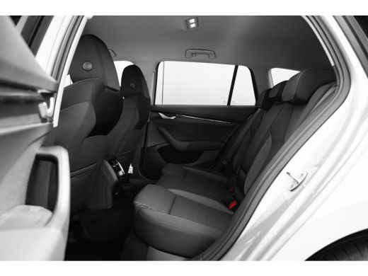 Skoda Octavia Combi Business Edition | Achteruitrijcamera | Chromen grille | Cruise control met speedlimiter ActivLease financial lease