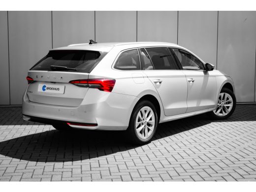 Skoda Octavia Combi Business Edition | Achteruitrijcamera | Chromen grille | Cruise control met speedlimiter ActivLease financial lease