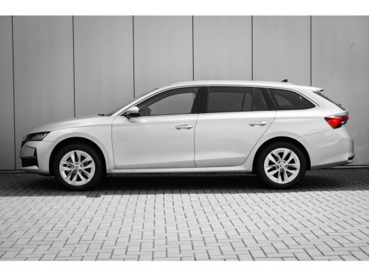 Skoda Octavia Combi Business Edition | Achteruitrijcamera | Chromen grille | Cruise control met speedlimiter ActivLease financial lease