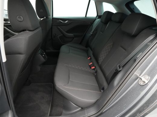 Skoda Scala 1.0 TSI 110pk DSG Ambition Navigatie Pdc Led Virtual cockpit 302 ActivLease financial lease