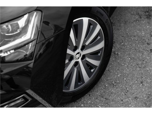 Skoda Superb Combi 1.4 TSI iV Business Edition Plus | Panoramadak | Camera | Adapt. Cruise ActivLease financial lease