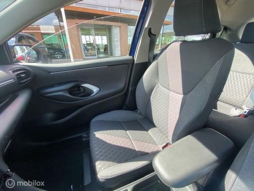 Toyota Yaris 1.5 Hybrid Automaat Trendline 5 deurs , Navigatie , Camera , Climate controle , Cruise Controle ,... ActivLease financial lease
