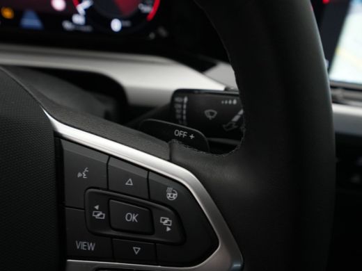 Volkswagen Golf 1.0 eTSI 110pk DSG Life Business Navigatie Stoelverwarming Acc Pdc 259 ActivLease financial lease
