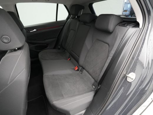 Volkswagen Golf 1.0 eTSI 110pk DSG Life Business Navigatie Stoelverwarming Acc Pdc 292 ActivLease financial lease