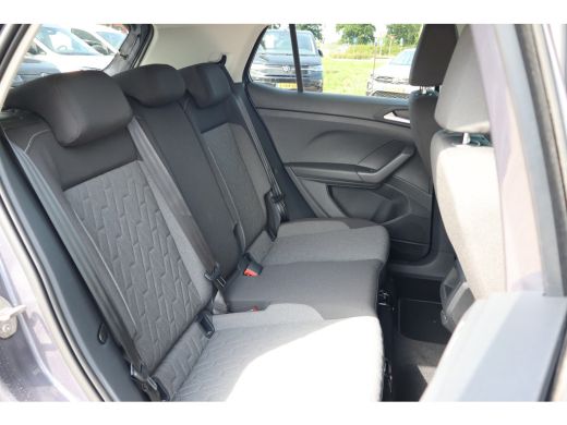 Volkswagen T-Cross Life Edition Inclusief €2000,- inruilvoordeel | 'App-Connect' draadloze smartphone integratie | A... ActivLease financial lease