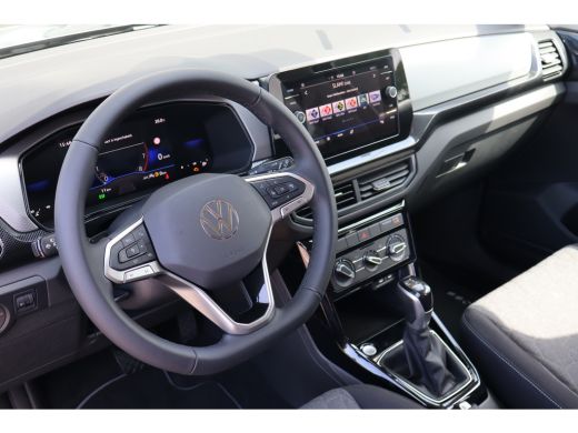 Volkswagen T-Cross Life Edition Inclusief €2000,- inruilvoordeel | 'App-Connect' draadloze smartphone integratie | A... ActivLease financial lease