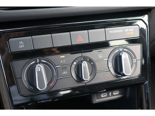 Volkswagen T-Cross Life Edition Inclusief €2000,- inruilvoordeel | 'App-Connect' draadloze smartphone integratie | A... ActivLease financial lease