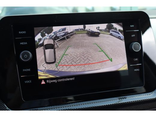 Volkswagen T-Cross Life Edition Inclusief €2000,- inruilvoordeel | 'App-Connect' draadloze smartphone integratie | A... ActivLease financial lease