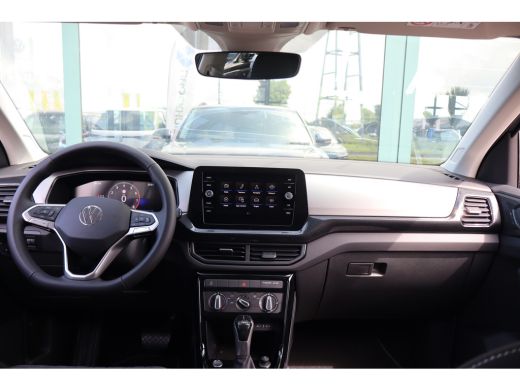 Volkswagen T-Cross Life Edition Inclusief €2000,- inruilvoordeel | 'App-Connect' draadloze smartphone integratie | A... ActivLease financial lease