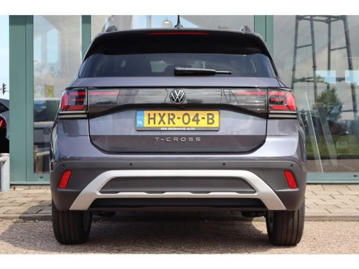 Volkswagen T-Cross Life Edition Inclusief €2000,- inruilvoordeel | 'App-Connect' draadloze smartphone integratie | A... ActivLease financial lease