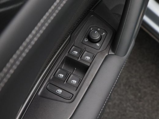 Volkswagen Tiguan 1.5 eHybrid 204 Pk Automaat Life Edition | Full LED | Trekhaak | Navigatie | Winterpakket | Camer... ActivLease financial lease