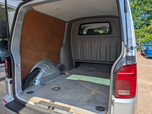 Volkswagen Transporter 2.0 TDI 200pk DSG L2H1 30 Dubbel Cabine Bulli 200pk | Virtual Cockpit | Adaptive Cruise | Leder |... ActivLease financial lease
