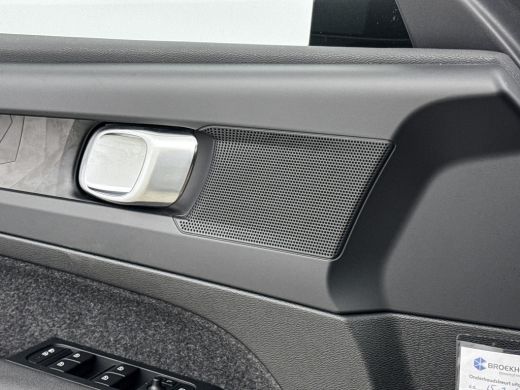 Volvo  XC40 Single Motor Extended Range Core 82 kWh | Leder/Nubuck | Trekhaak | Stoel/stuurverwarming | Warmt... ActivLease financial lease