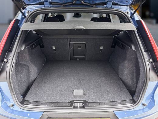 Volvo  XC40 Single Motor Extended Range Core 82 kWh | Leder/Nubuck | Trekhaak | Stoel/stuurverwarming | Warmt... ActivLease financial lease