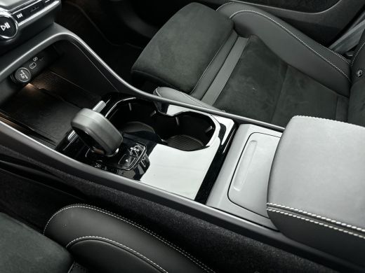 Volvo  XC40 Single Motor Extended Range Core 82 kWh | Leder/Nubuck | Trekhaak | Stoel/stuurverwarming | Warmt... ActivLease financial lease