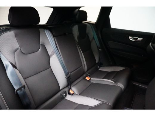 Volvo  XC60 T6 AWD Plus Dark Contourstoelen | 19" all season | Trekhaak |  Gelaagde zijruiten ActivLease financial lease