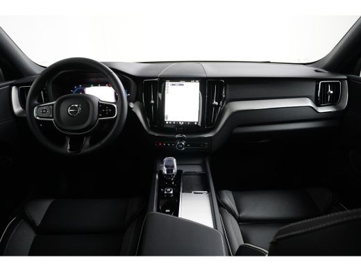 Volvo  XC60 T6 AWD Plus Dark Contourstoelen | 19" all season | Trekhaak |  Gelaagde zijruiten ActivLease financial lease