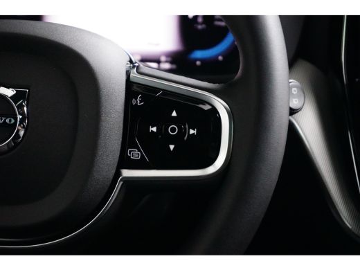 Volvo  XC60 T6 AWD Plus Dark Contourstoelen | 19" all season | Trekhaak |  Gelaagde zijruiten ActivLease financial lease