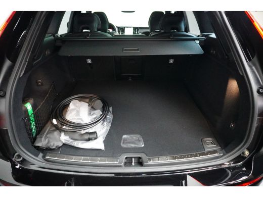 Volvo  XC60 T6 AWD Plus Dark Contourstoelen | 19" all season | Trekhaak |  Gelaagde zijruiten ActivLease financial lease