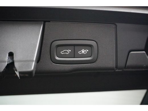 Volvo  XC60 T6 AWD Plus Dark Contourstoelen | 19" all season | Trekhaak |  Gelaagde zijruiten ActivLease financial lease