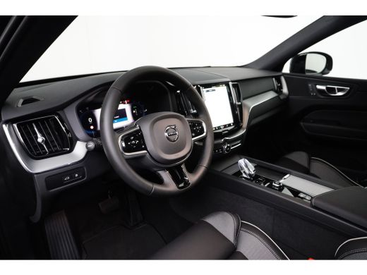 Volvo  XC60 T6 AWD Plus Dark Contourstoelen | 19" all season | Trekhaak |  Gelaagde zijruiten ActivLease financial lease