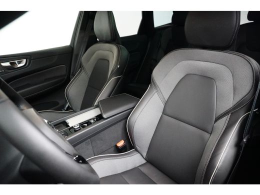 Volvo  XC60 T6 AWD Plus Dark Contourstoelen | 19" all season | Trekhaak |  Gelaagde zijruiten ActivLease financial lease