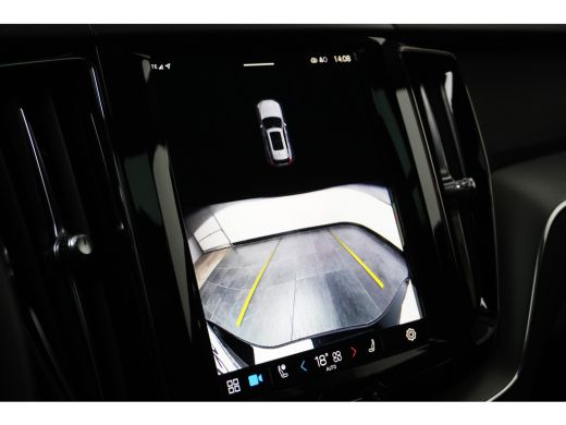 Volvo  XC60 T6 AWD Plus Dark Contourstoelen | 19" all season | Trekhaak |  Gelaagde zijruiten ActivLease financial lease