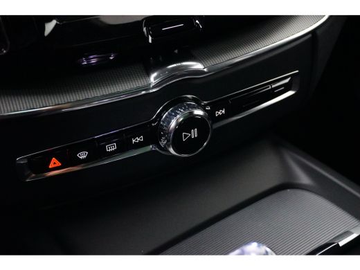 Volvo  XC60 T6 AWD Plus Dark Contourstoelen | 19" all season | Trekhaak |  Gelaagde zijruiten ActivLease financial lease