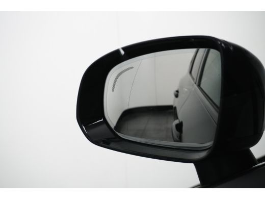 Volvo  XC60 T6 AWD Plus Dark Contourstoelen | 19" all season | Trekhaak |  Gelaagde zijruiten ActivLease financial lease