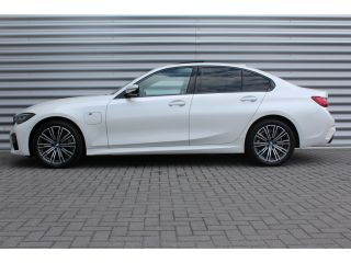 BMW 3 Serie 320e 238PK HIGH EXECUTIVE M-SPORT AUTOMAAT / NAVI / LEDER / LASER-LED / CLIMA / PDC / 18" LMV / C...