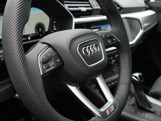 Audi Q3 35 TFSI 150 pk S-Tronic S line edition Trekhaak, Navi, Led, Pdc, Car play ActivLease financial lease
