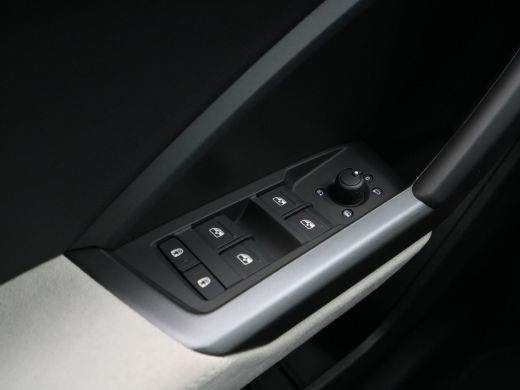 Audi Q3 35 TFSI 150 pk S-Tronic S line edition Trekhaak, Navi, Led, Pdc, Car play ActivLease financial lease