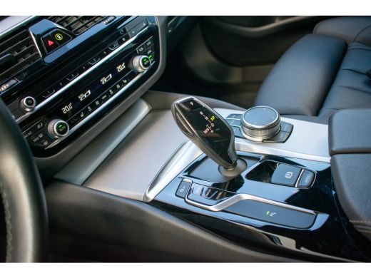 BMW 5 Serie Touring 520i High Executive Edition -Trekhaak-20"-DAB-Leder- ActivLease financial lease