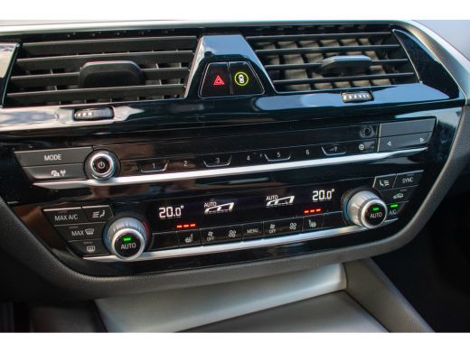 BMW 5 Serie Touring 520i High Executive Edition -Trekhaak-20"-DAB-Leder- ActivLease financial lease