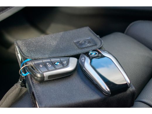 BMW 5 Serie Touring 520i High Executive Edition -Trekhaak-20"-DAB-Leder- ActivLease financial lease