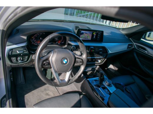 BMW 5 Serie Touring 520i High Executive Edition -Trekhaak-20"-DAB-Leder- ActivLease financial lease