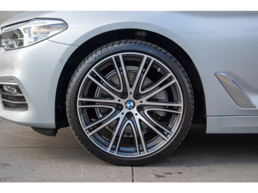 BMW 5 Serie Touring 520i High Executive Edition -Trekhaak-20"-DAB-Leder- ActivLease financial lease