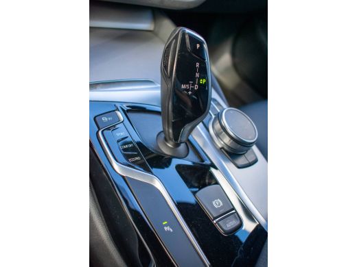 BMW 5 Serie Touring 520i High Executive Edition -Trekhaak-20"-DAB-Leder- ActivLease financial lease
