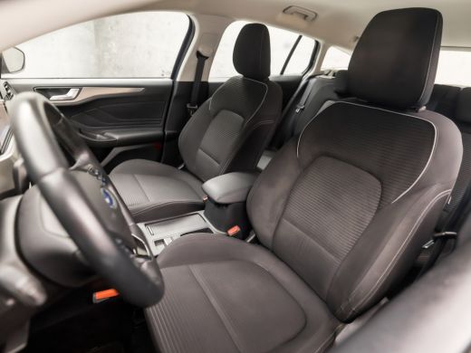 Ford Focus 1.0 EcoBoost Titanium (APPLE CARPLAY, GROOT NAVI, CLIMATE, ADAPTIVE CRUISE, SPORTSTOELEN, KEYLESS... ActivLease financial lease