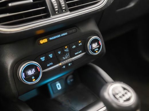 Ford Focus 1.0 EcoBoost Titanium (APPLE CARPLAY, GROOT NAVI, CLIMATE, ADAPTIVE CRUISE, SPORTSTOELEN, KEYLESS... ActivLease financial lease