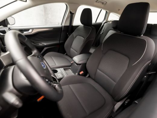 Ford Focus 1.0 EcoBoost Titanium Business Automaat (APPLE CARPLAY, GROOT NAVI, STUUR/STOELVERWARMING, PARKEE... ActivLease financial lease